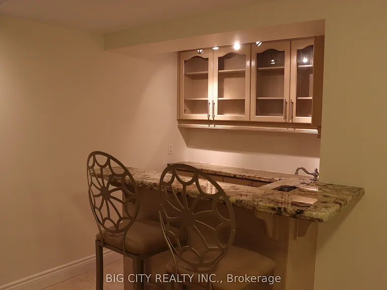 30 Lozoway Dr #LOWER — Photo 6