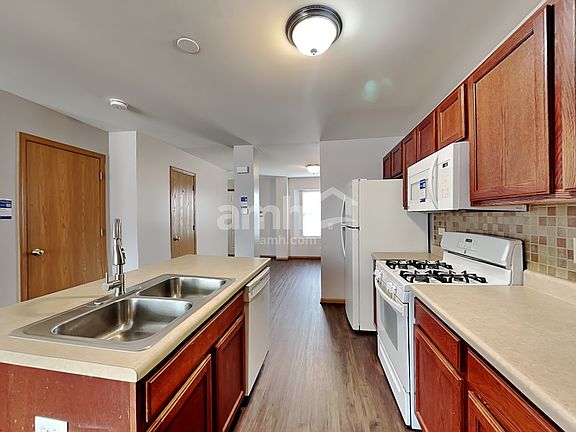 4th image of 2046 Middlebury Dr