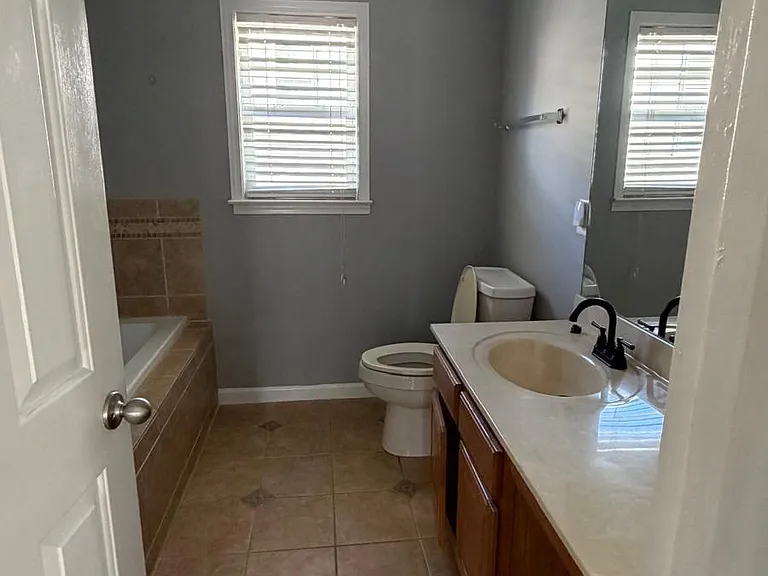 4008 Remington Oaks Cir — Photo 4