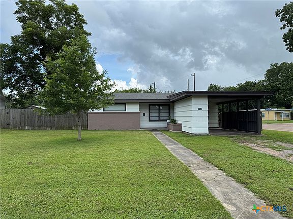 2nd image of 1701 E Mimosa Ave