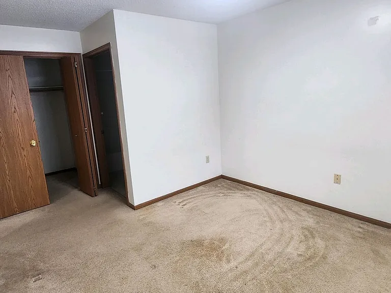 36 Plex - Village Green Apartments — Photo 3