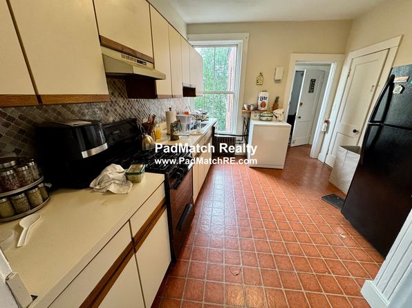 164 Strathmore Rd APT 8