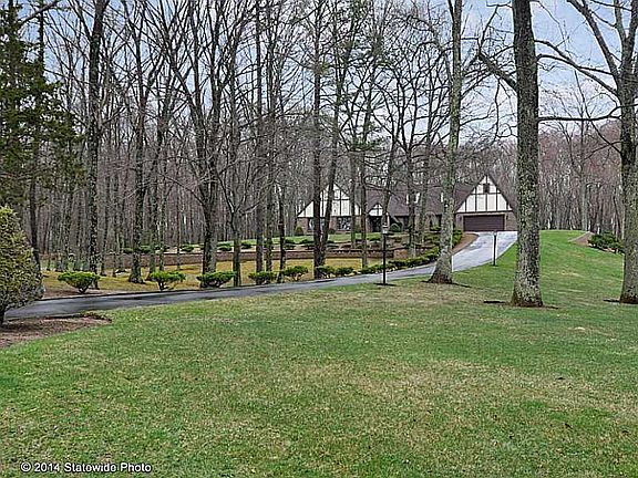 4th image of 11 Lincoln Dr