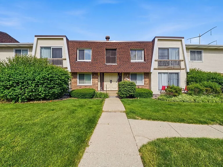 6818 Roberts Dr #3 — Photo 1