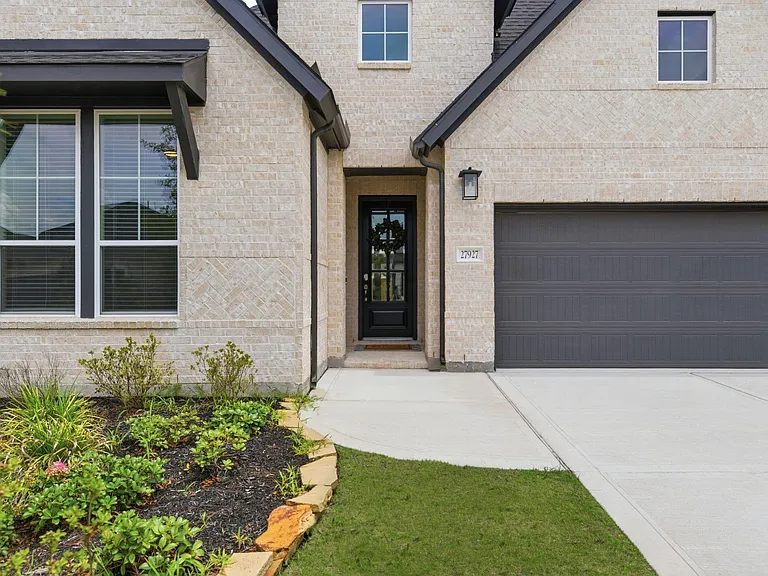 27927 Spring Falls Ct — Photo 2