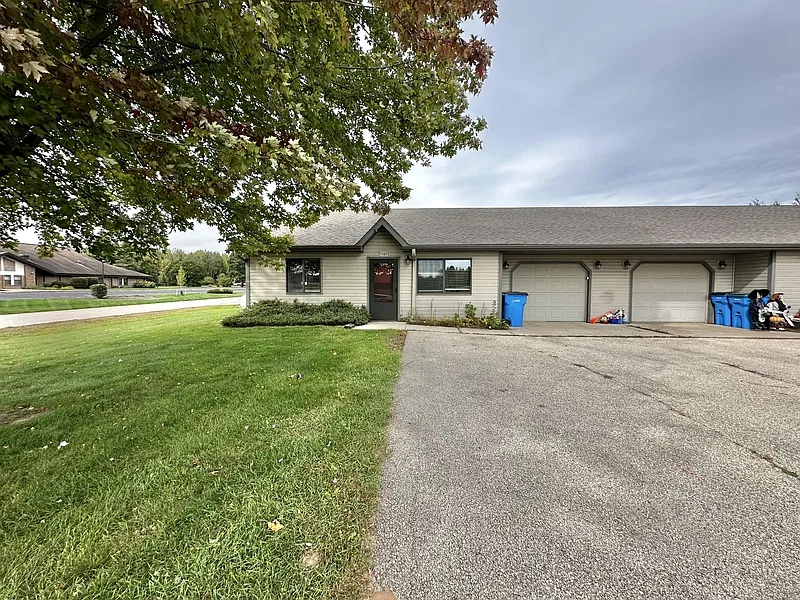 2 bed, 1.0 bath, $1,199 — Photo 2