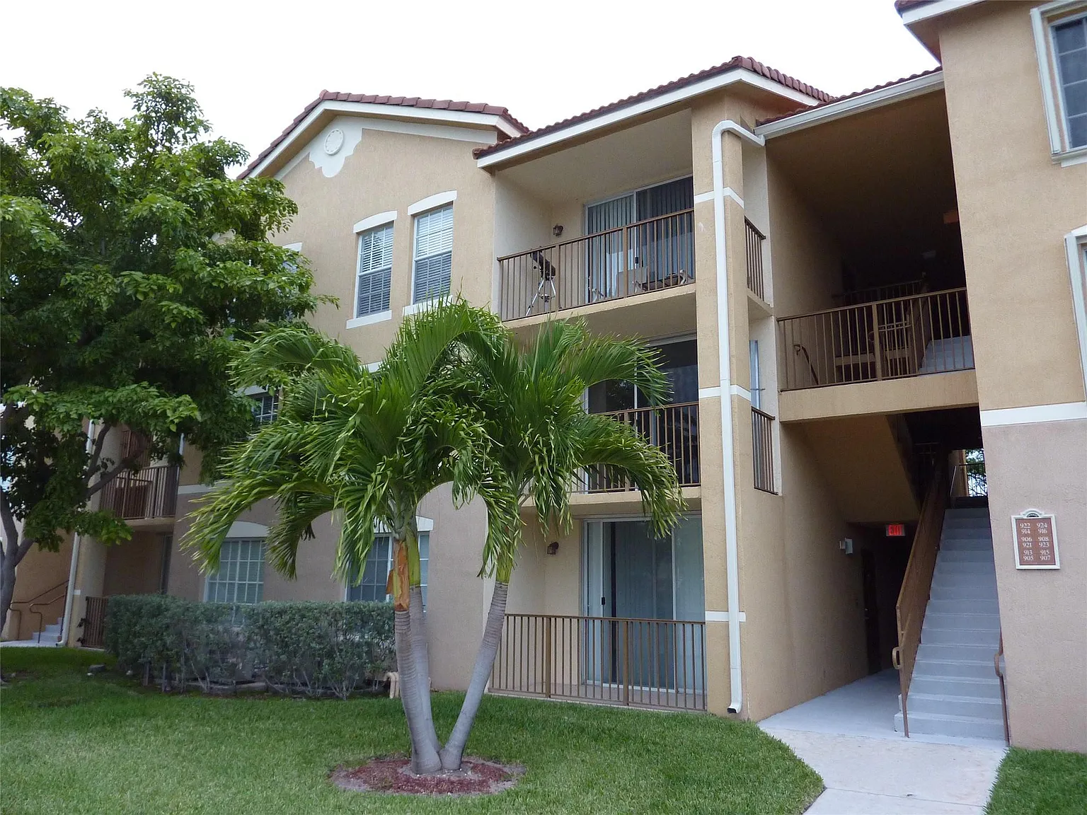 1 bed, 1.0 bath, 793 sqft, $1,800 — Photo 1
