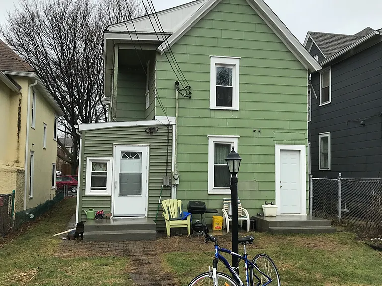 St Paul 2-bedroom upper duplex unit — Photo 3