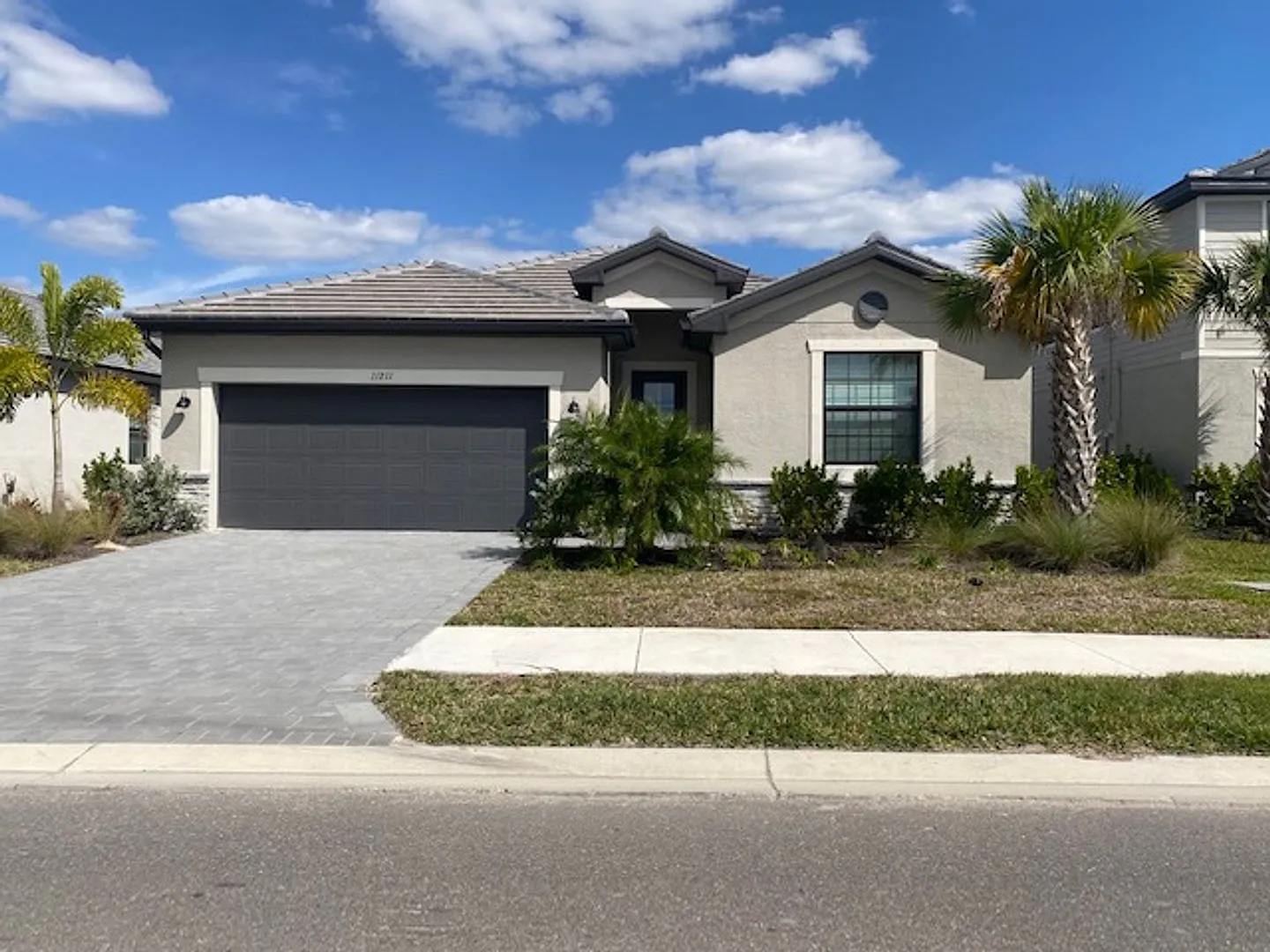 4 bedroom 3 bathroom home in Timber Creek — Photo 1