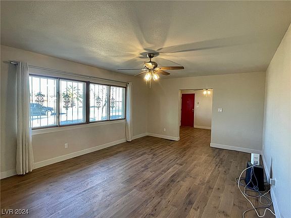 4th image of 3945 E Carey Ave