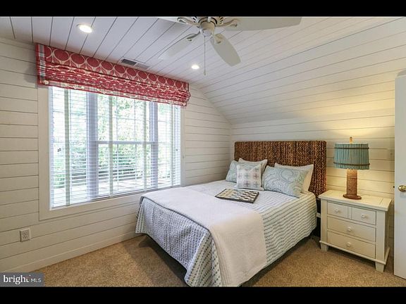 4th image of 15 Glade Cir E