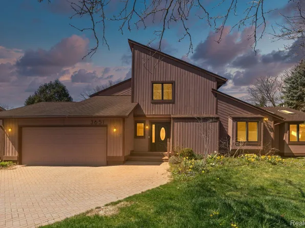 3651 Waldenwood Dr, Ann Arbor, MI 48105
