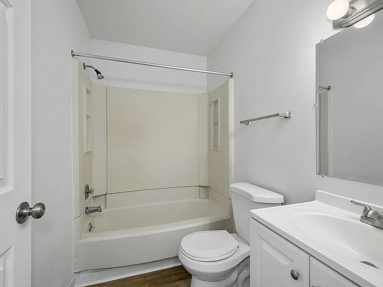 Waynedale Circle Apartments — Photo 18