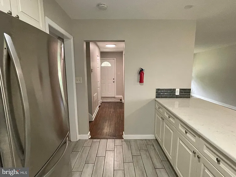 209 Maine Ave — Photo 10