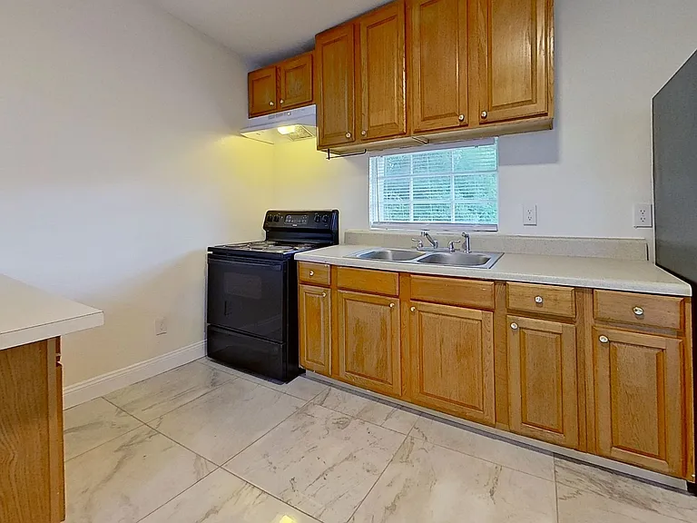 1049 Pippin St — Photo 5