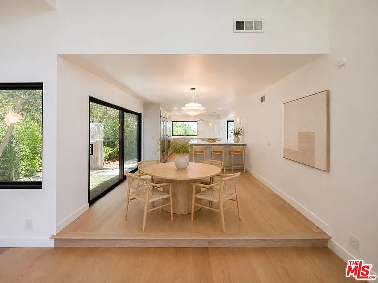 13302 Mulholland Dr — Photo 3