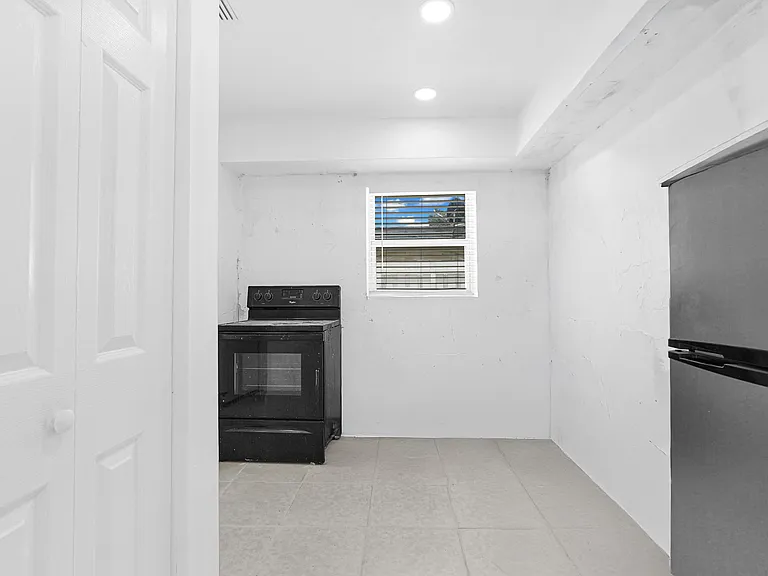6621 Perry St — Photo 12