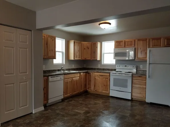 842 4th St SW, Valley City, ND 58072