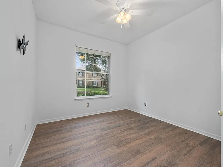 12936 Droxford Rd — Photo 35