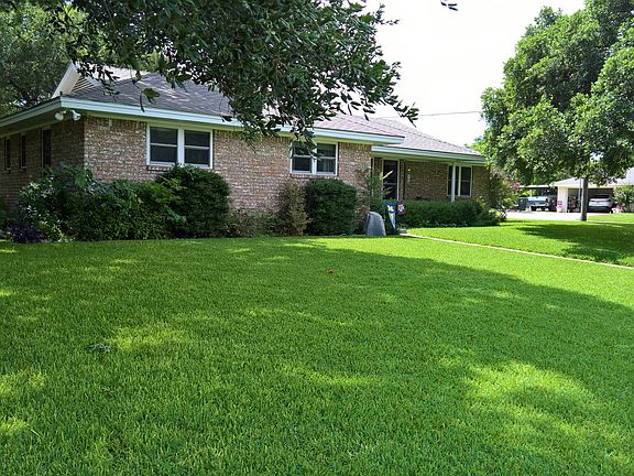 2nd image of 3025 Oaklawn Dr