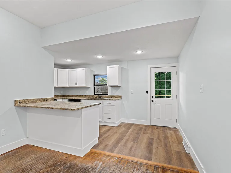 403 N 9th St — Photo 10