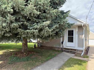 886 3rd St, Menasha, WI 54952