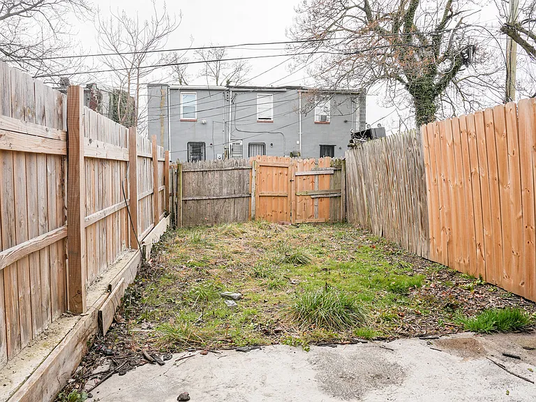 2532 Francis St — Photo 18