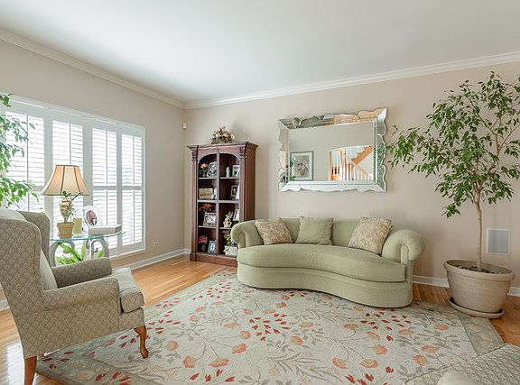 3rd image of 554 Saratoga Dr