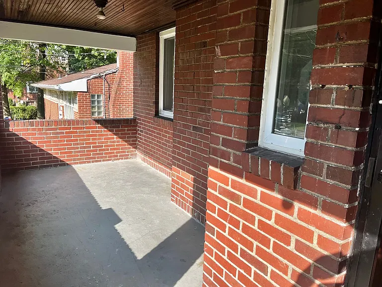 2156 Sampson St — Photo 2