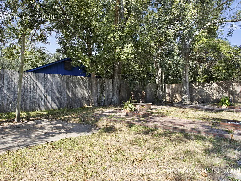 122 Carroll Ave — Photo 35
