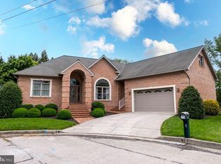 2 Oak Cir, Hanover, PA 17331