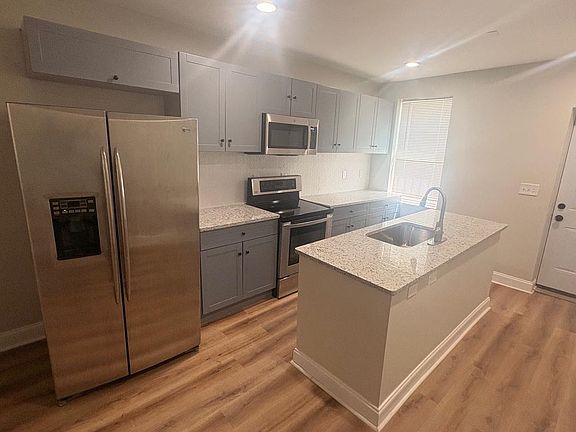 3rd image of 1109 Sargeant St