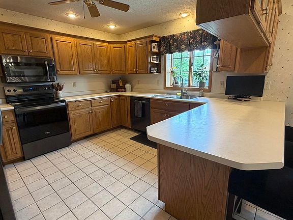 2nd image of 925 Leona Cir