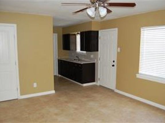 3rd image of 4215 Holloway Dr