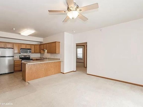 5th image of 130 E Jefferson St #9