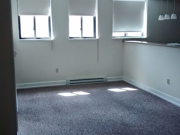2nd image of 601 N Jefferson St #11584159