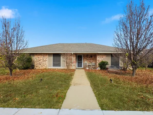 1519 Rocky Point Dr, Lewisville, TX 75077