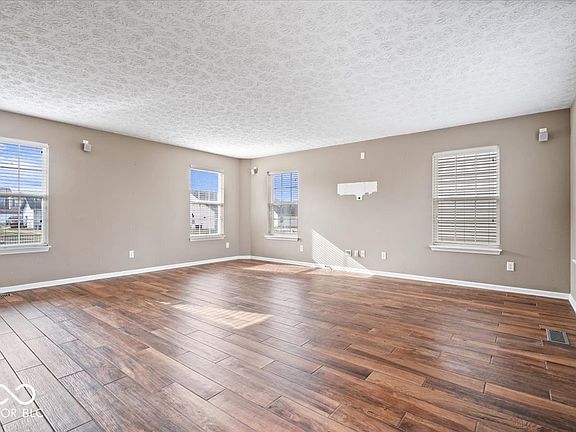 5th image of 5865 Belvista Dr