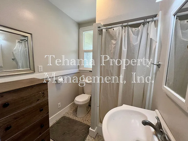1051 Washington St — Photo 15