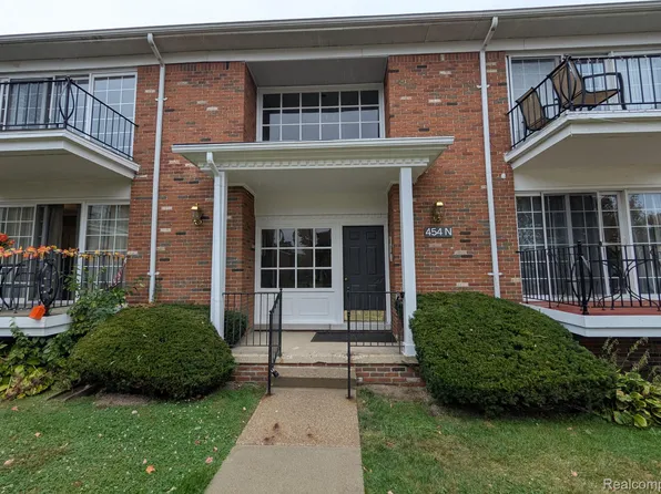 454 Fox Hills Dr N #A-8-1, Bloomfield Hills, MI 48304