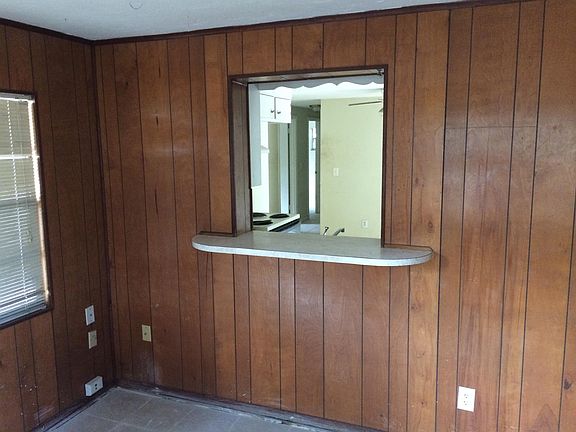 3rd image of 250 Lee Dr