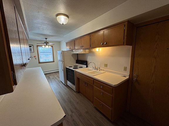 2nd image of 984 Van Buren Ave APT 9
