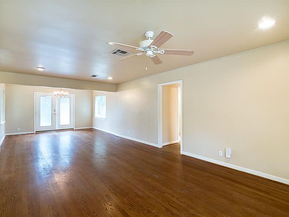 4th image of 9718 Pine Lake Dr