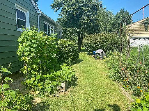 Side Yard & Garden
