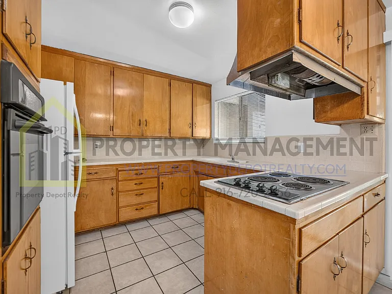 4411 Del Rio Rd #4 — Photo 11
