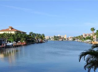 9486 Gulf Shore Dr APT 201, Naples, FL 34108