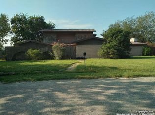709 Loma Vista St, Kenedy, TX 78119