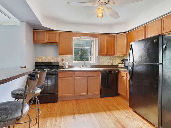 5th image of 8510 Laramie Ave