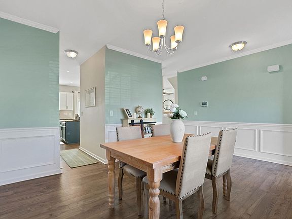 3rd image of 208 Addlestone Cir