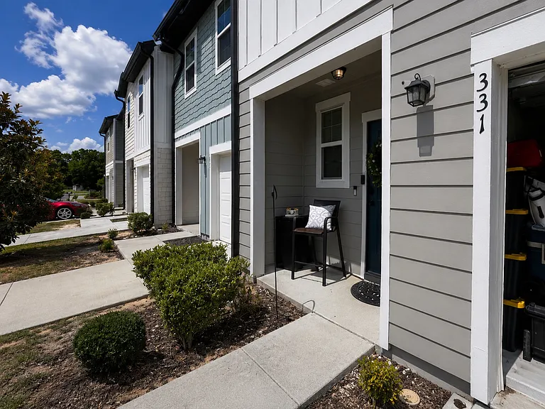 331 Madison Dr — Photo 6